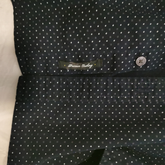Men Medium shirt - Picture 2 of 3